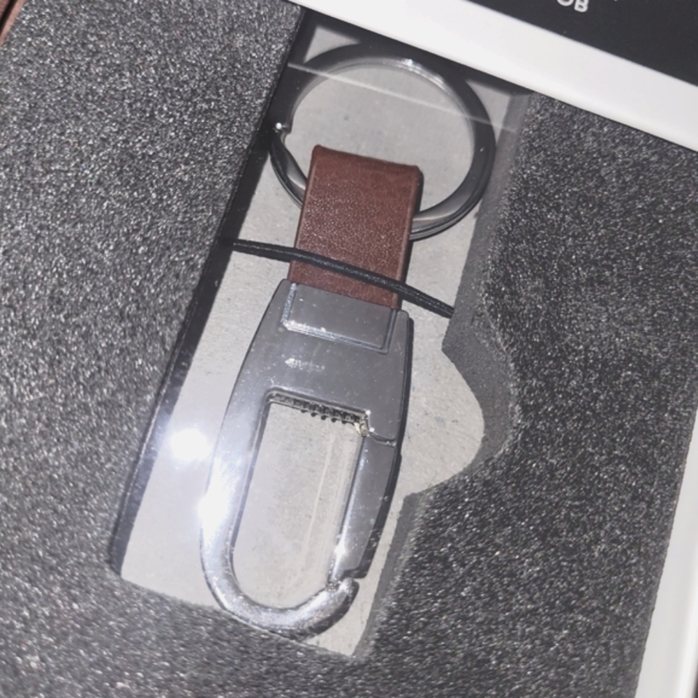 Genuine Leather Wallet & Key Fob Set- Steve Madden - Picture 3 of 16